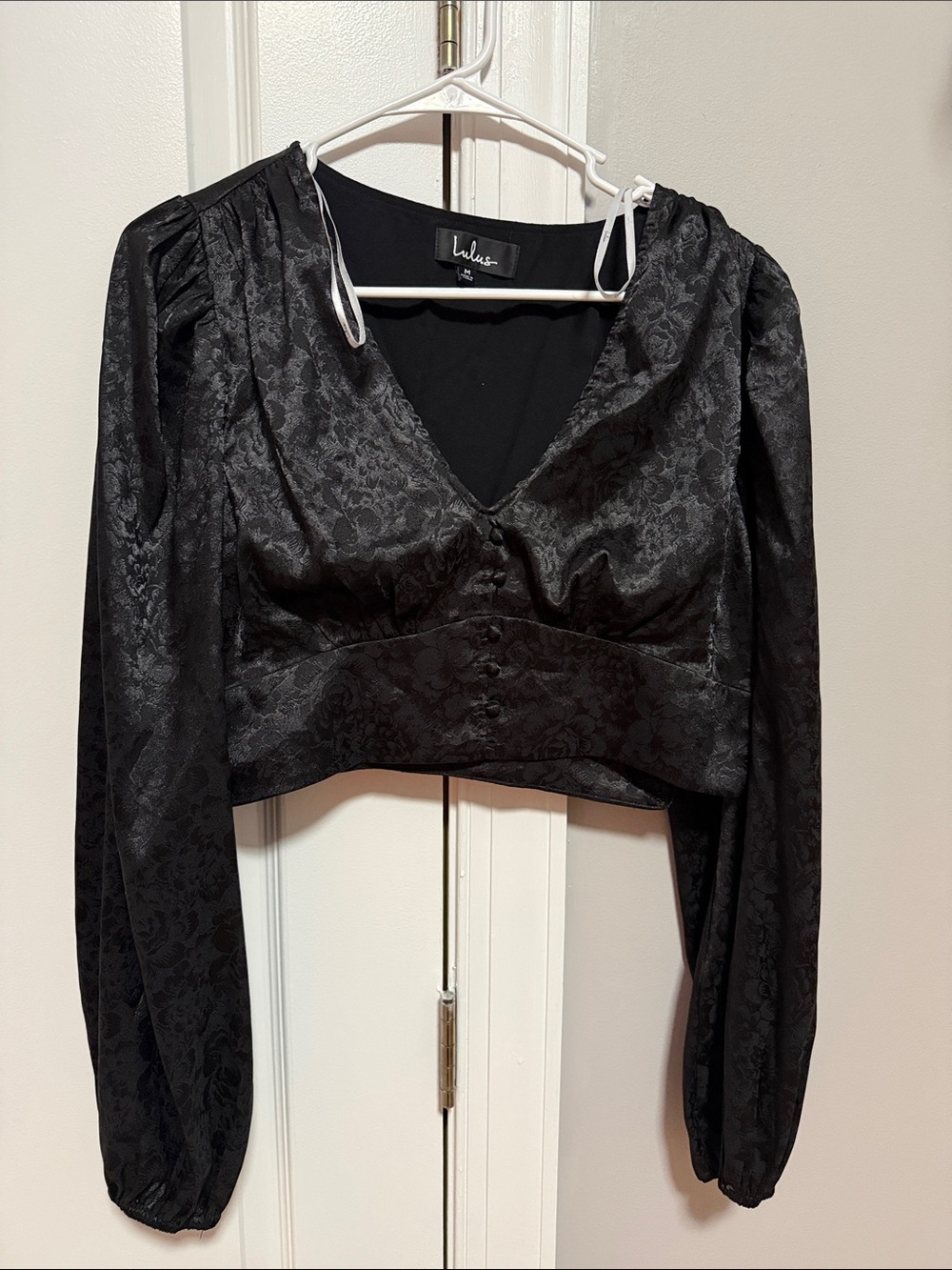 Lulu's Black Jacquard Long-Sleeve Cropped V-Neck Blouse
